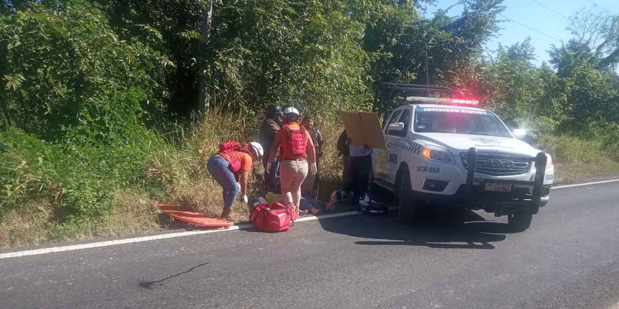 Pareja cae de moto y termina con severas lesiones en Venustiano Carranza