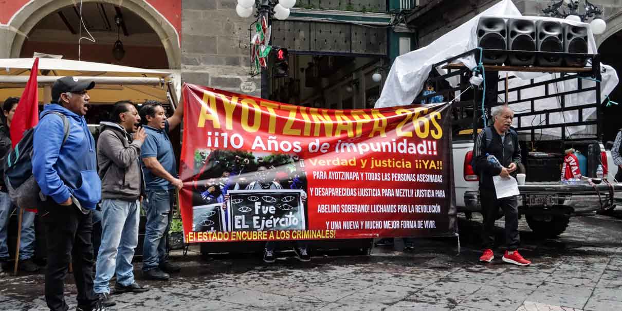 Recuerdan en Puebla con una marcha 10 años de la desaparición de 43 normalistas de Ayotzinapa