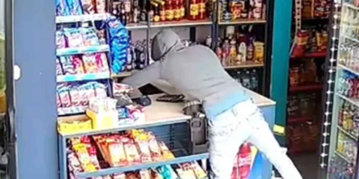 Delincuentes asaltan cervecería en Tecamachalco; se llevaron bolso y huyeron
