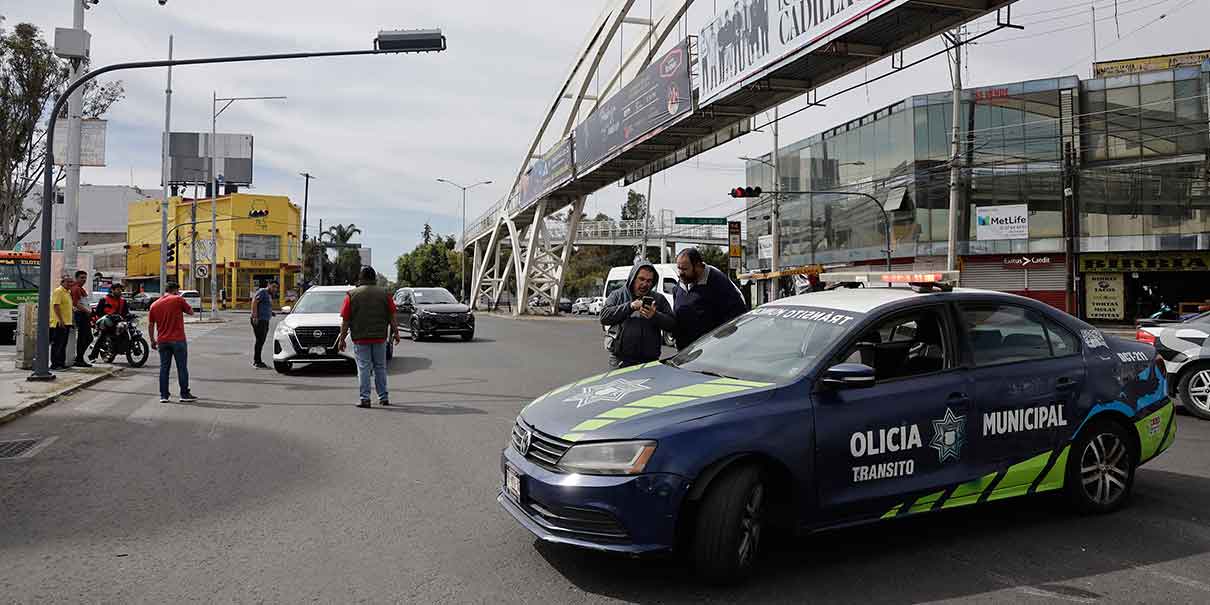 Conductores de DIDI cierran la 14 Sur, exigen seguridad y alza a sus tarifas