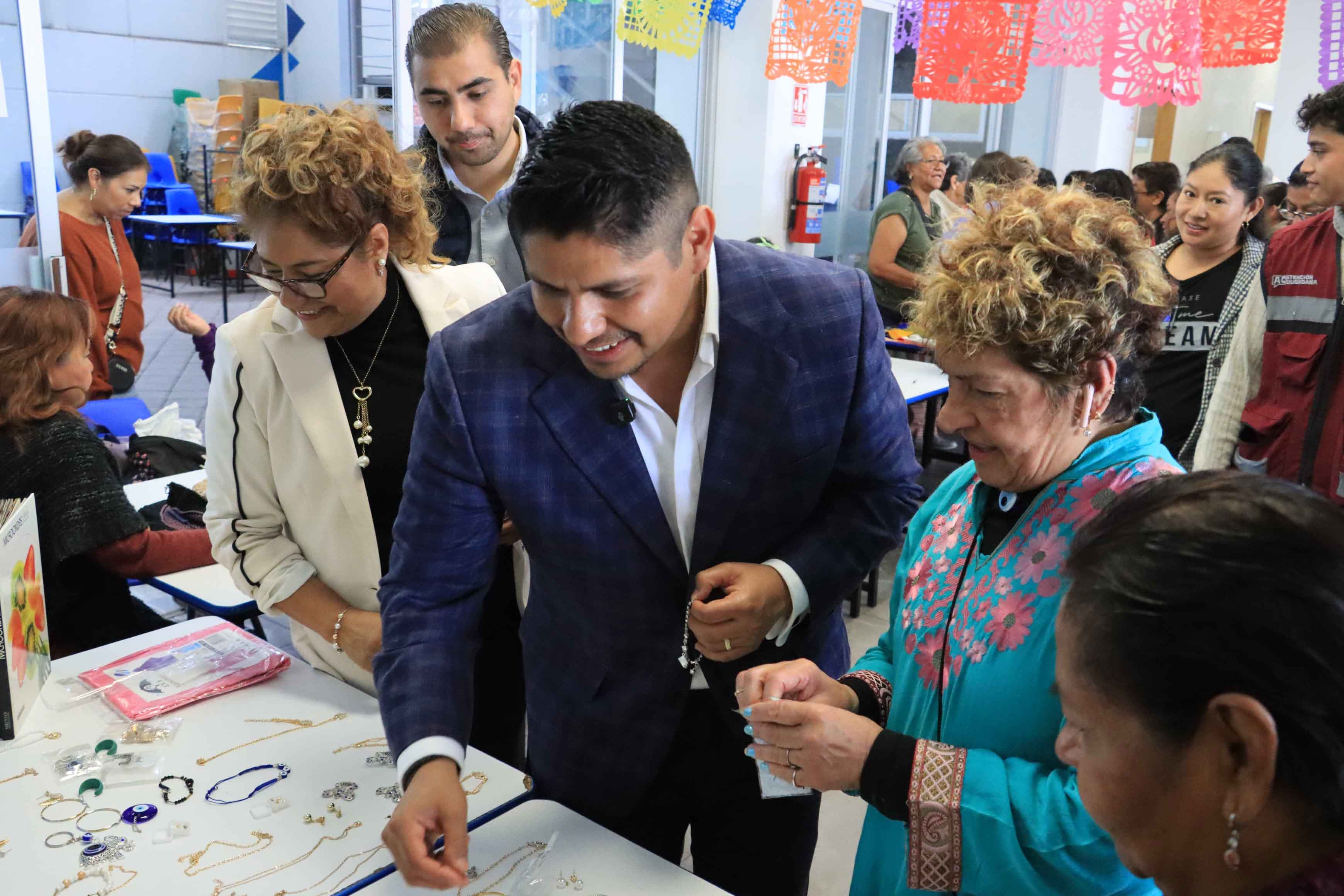Programa del DIF Cuautlancingo fomenta inclusión y economía para adultos mayores