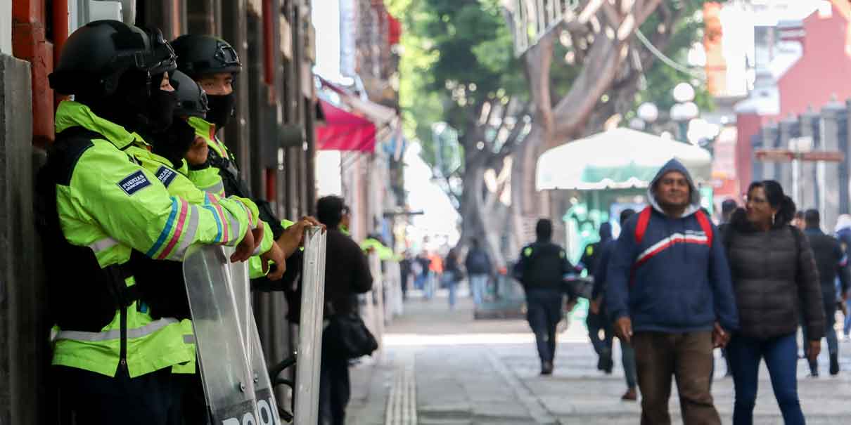 Despliegan operativo contra ambulantes en Centro Histórico de Puebla