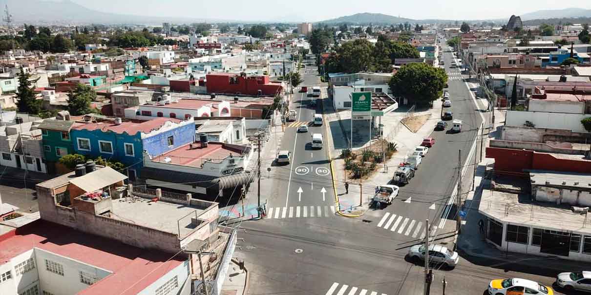 Eduardo Rivera entregó renovada la calle 16 Oriente a los habitantes de la zona