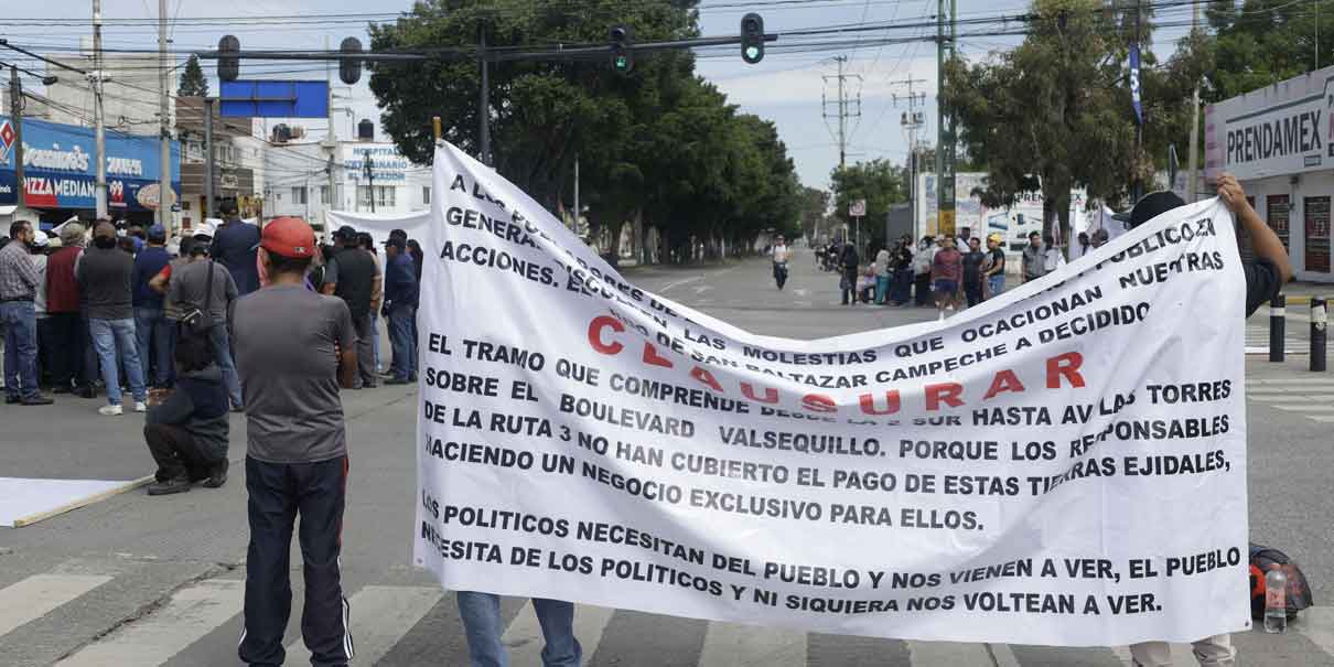 Ejidatarios de San Baltazar cierran bulevar Valsequillo y Las Torres; exigen pago de sus tierras