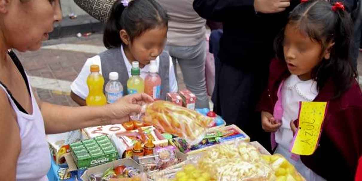 No más comida chatarra afuera de escuelas en Puebla