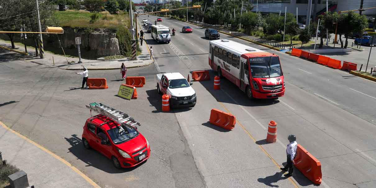 El distribuidor del Periférico y Vía Atlixcáyotl ya tiene circulación; abrieron dos gasas