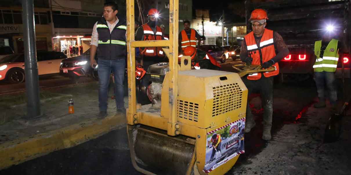 Encabeza José Chedraui supervisión de trabajos de bacheo nocturno en la Capital