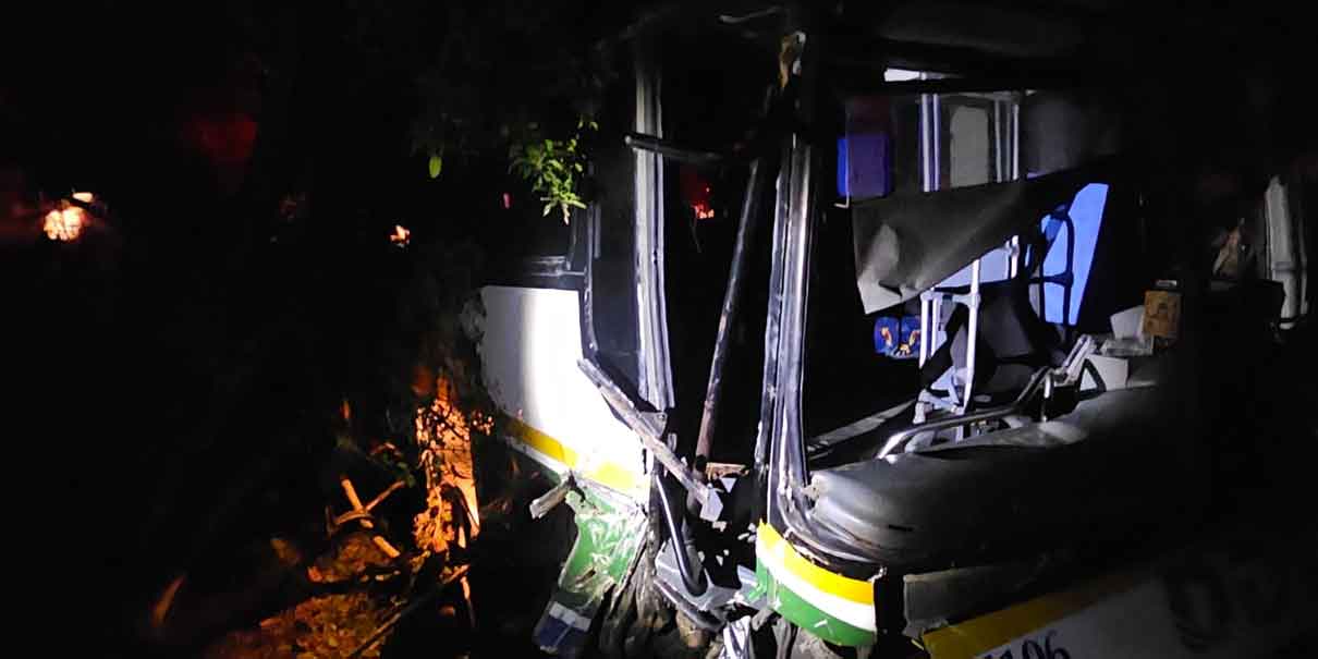 Choque frontal entre autobús y vehículo sobre la Pachuca-Tuxpan; hay 4 heridos