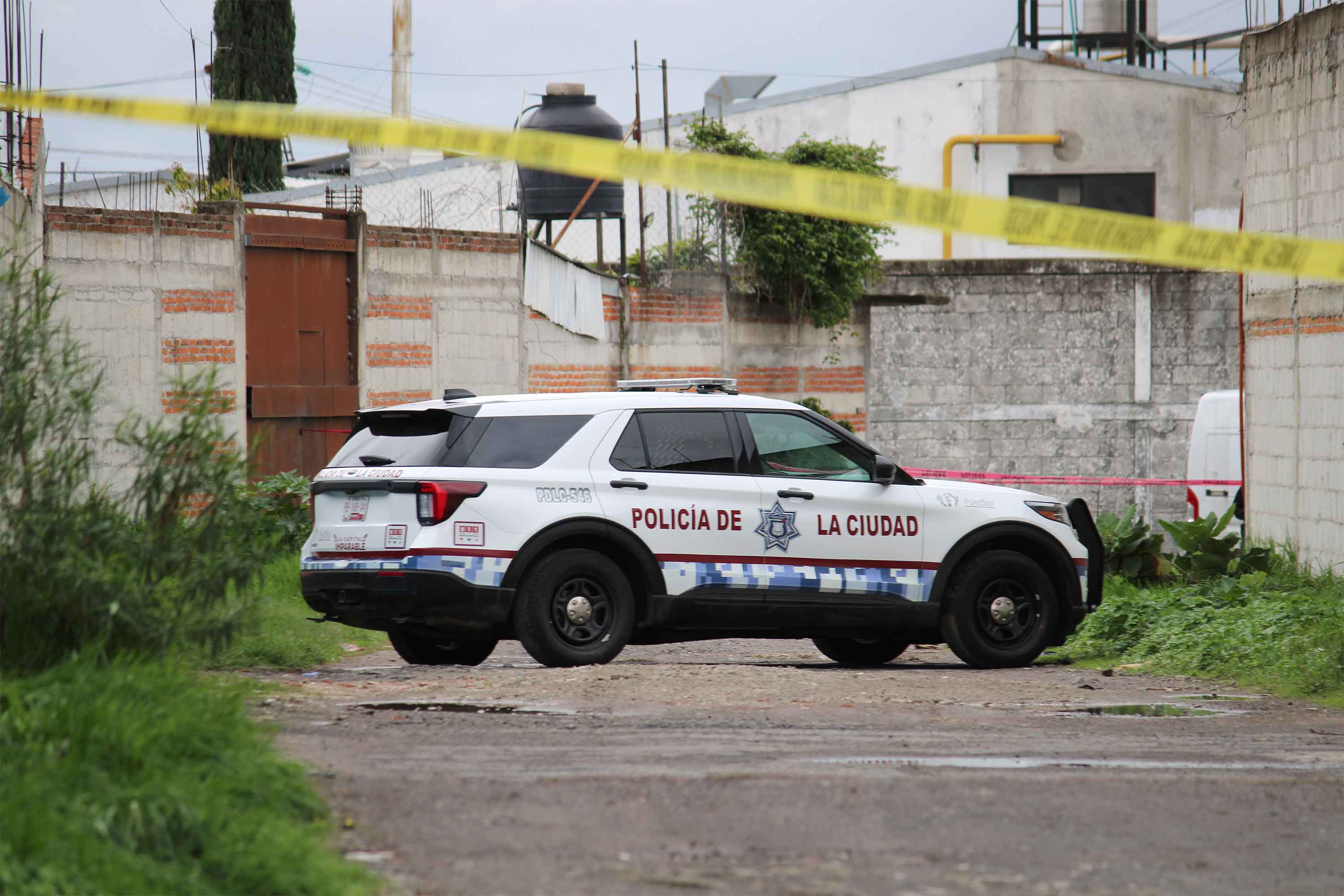 Hallan dos cuerpos degollados en zona cercana al Mercado Xonaca