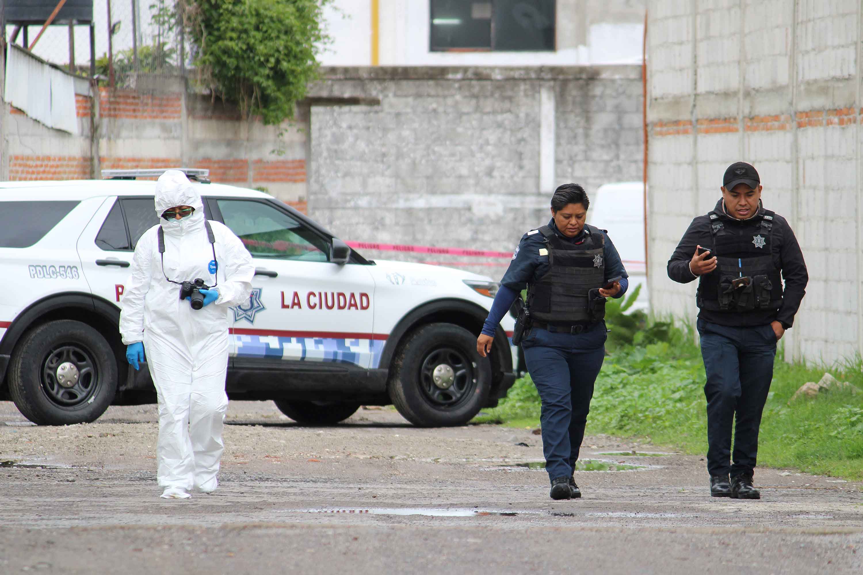 Hallan dos cuerpos degollados en zona cercana al Mercado Xonaca