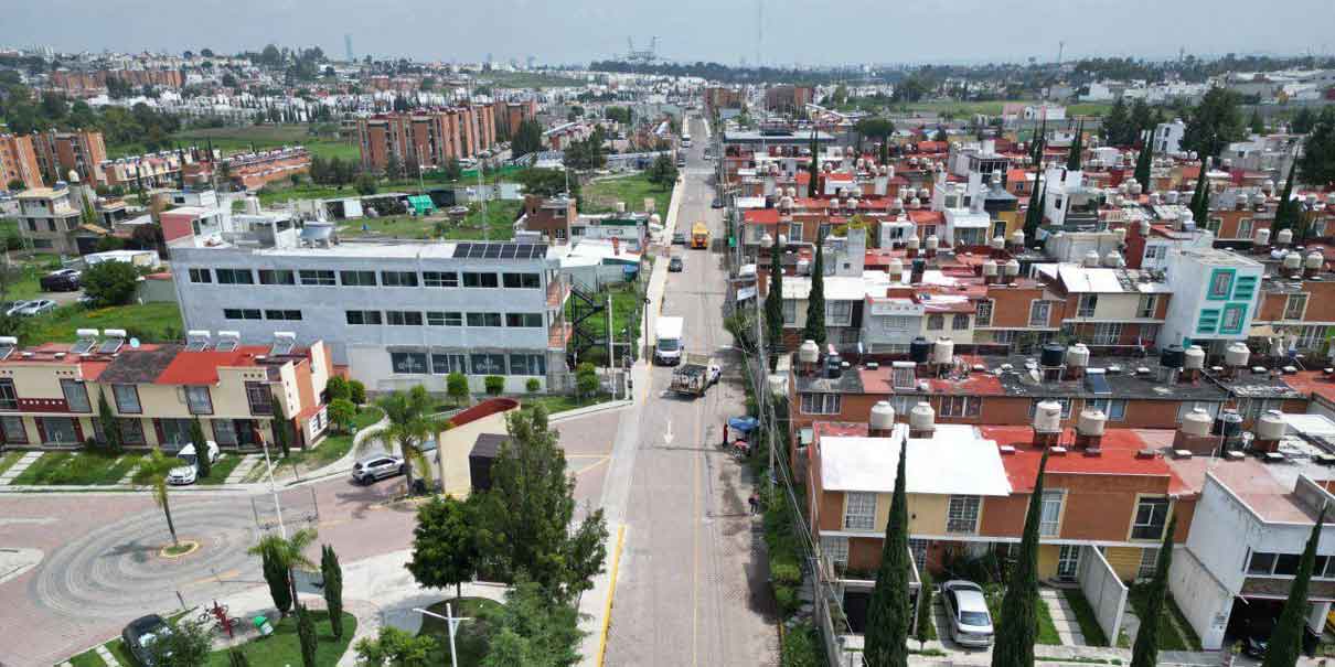 Entrega Ayuntamiento de Puebla rehabilitación vial en San José Chapulco