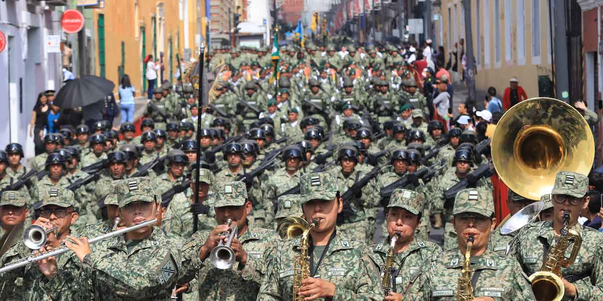 Espectacular desfile cívico militar en Puebla, marcharon mil 168 elementos de la fuerza pública