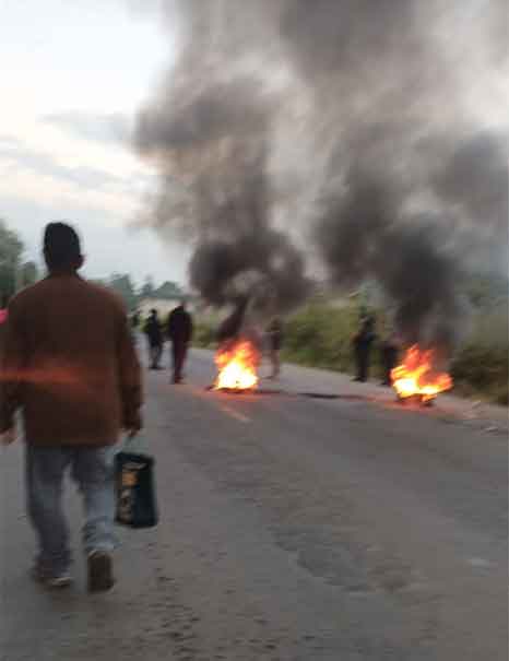 Habitantes cerraron la carretera federal Ciudad Mendoza -Tehuacán