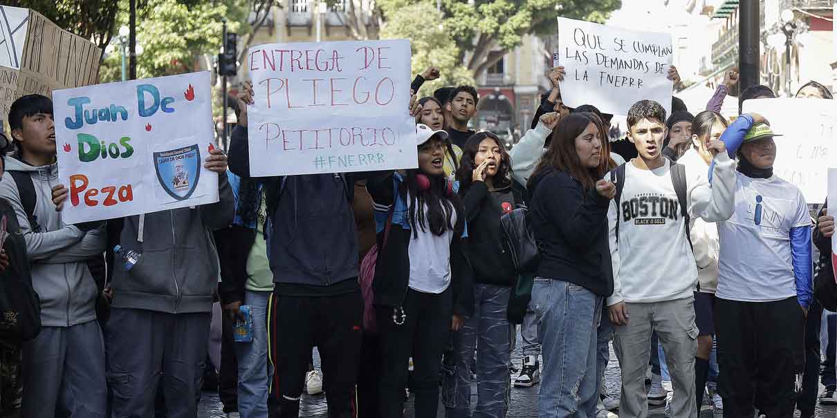 Marcha de alumnos para pedir seguridad en zona escolar antorchista