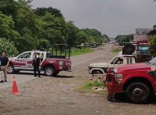 Fuga de gasolina en Venustiano Carranza obliga al cierre de la carretera Pachuca–Tuxpan