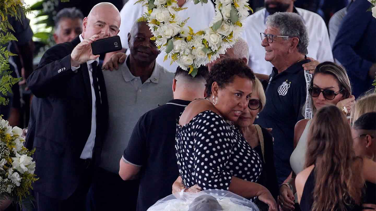 Gianni Infantino estuvo presente en el funeral