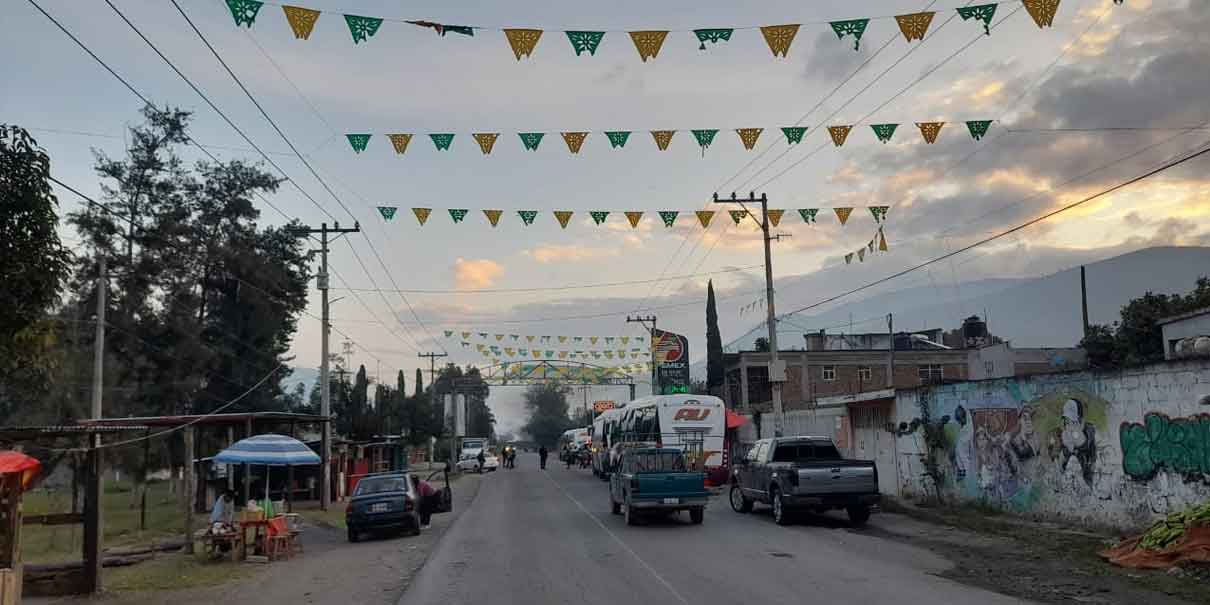 Habitantes cerraron la carretera federal Ciudad Mendoza -Tehuacán