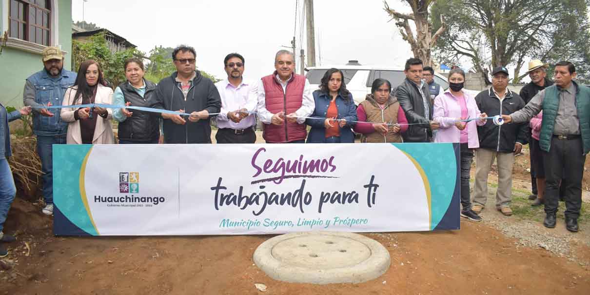 Edil de Huauchinango entregó obras de drenaje sanitario en Tenango de las Flores y Cuautitla