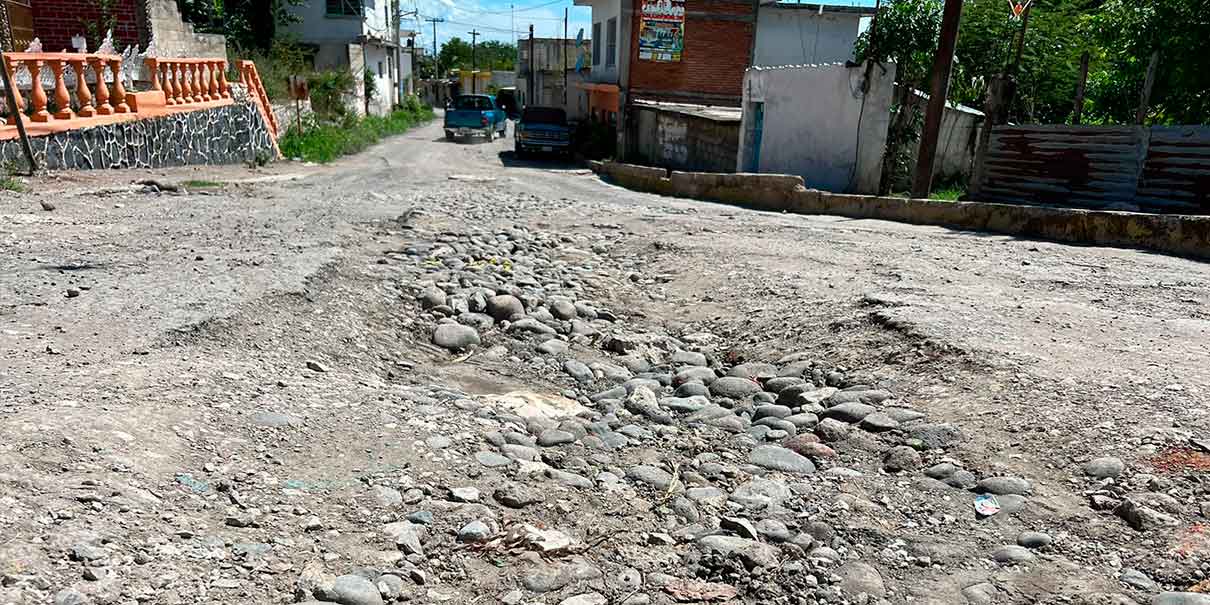 Edil de Tilapa abandona obras y perjudica al transporte, habitantes y comercios