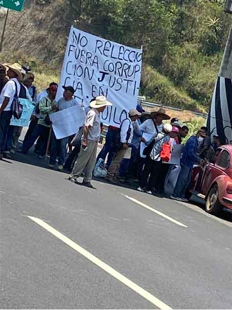 Habitantes de Tlacuilotepec cierran la México-Tuxpan
