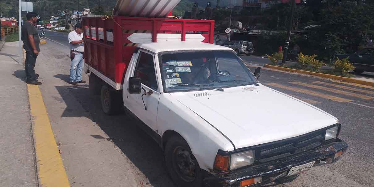 Camioneta avienta a motociclista en Xicotepec