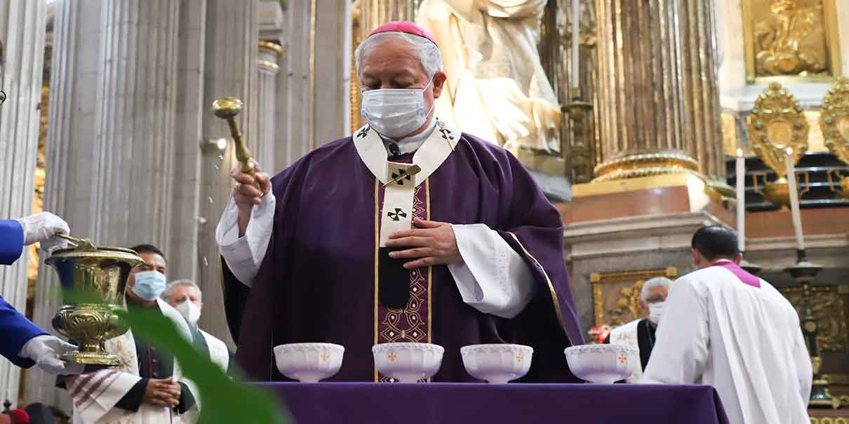 Arzobispo de Puebla inicia la Cuaresma con la imposición de ceniza
