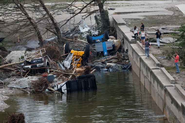 Inundaciones en Texas suman 82 muertos y alerta por más lluvias