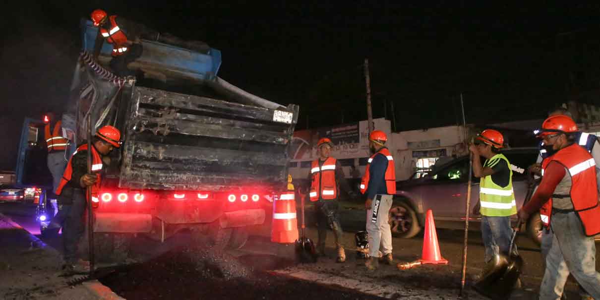 Encabeza José Chedraui supervisión de trabajos de bacheo nocturno en la Capital