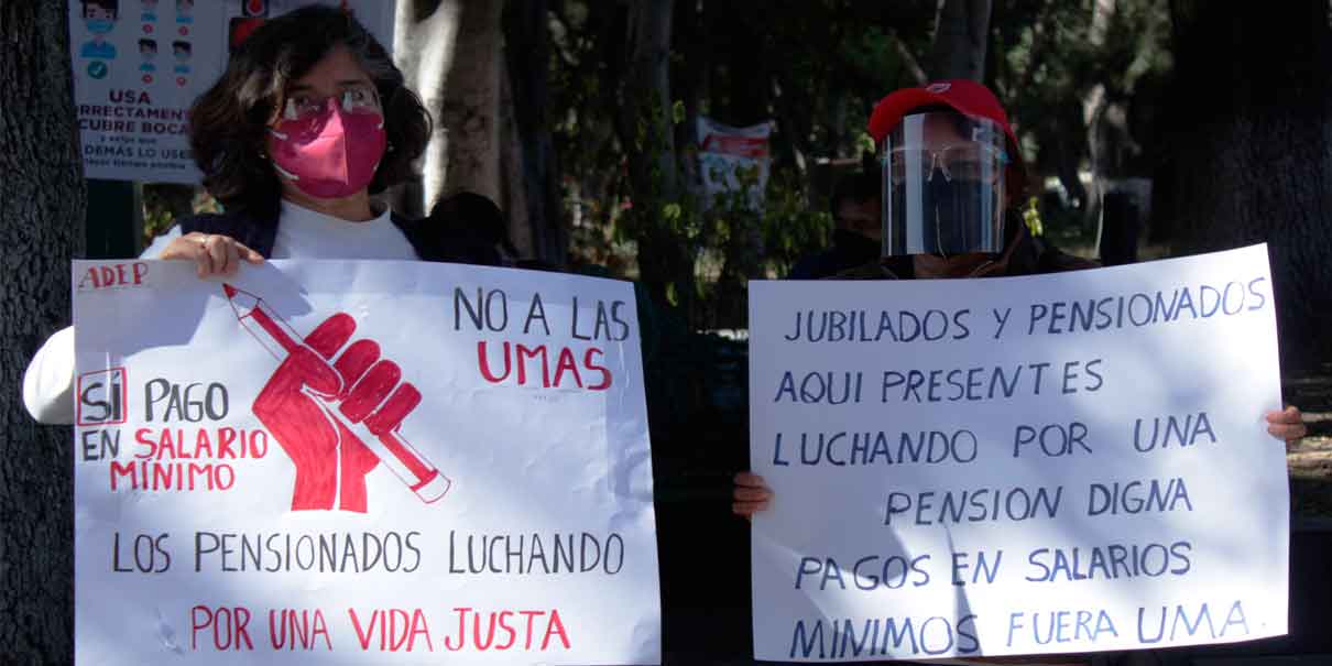 Jubilados quieren su pensión completa, acuden al Congreso de Puebla