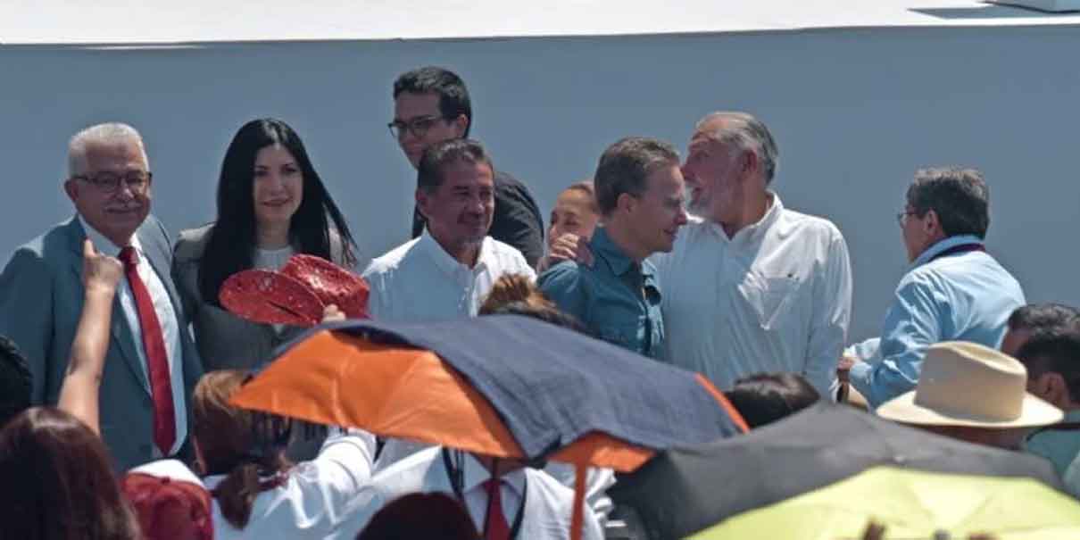 Así dieron la espalda líderes morenistas a Sheinbaum por tomarse foto con hijo de AMLO