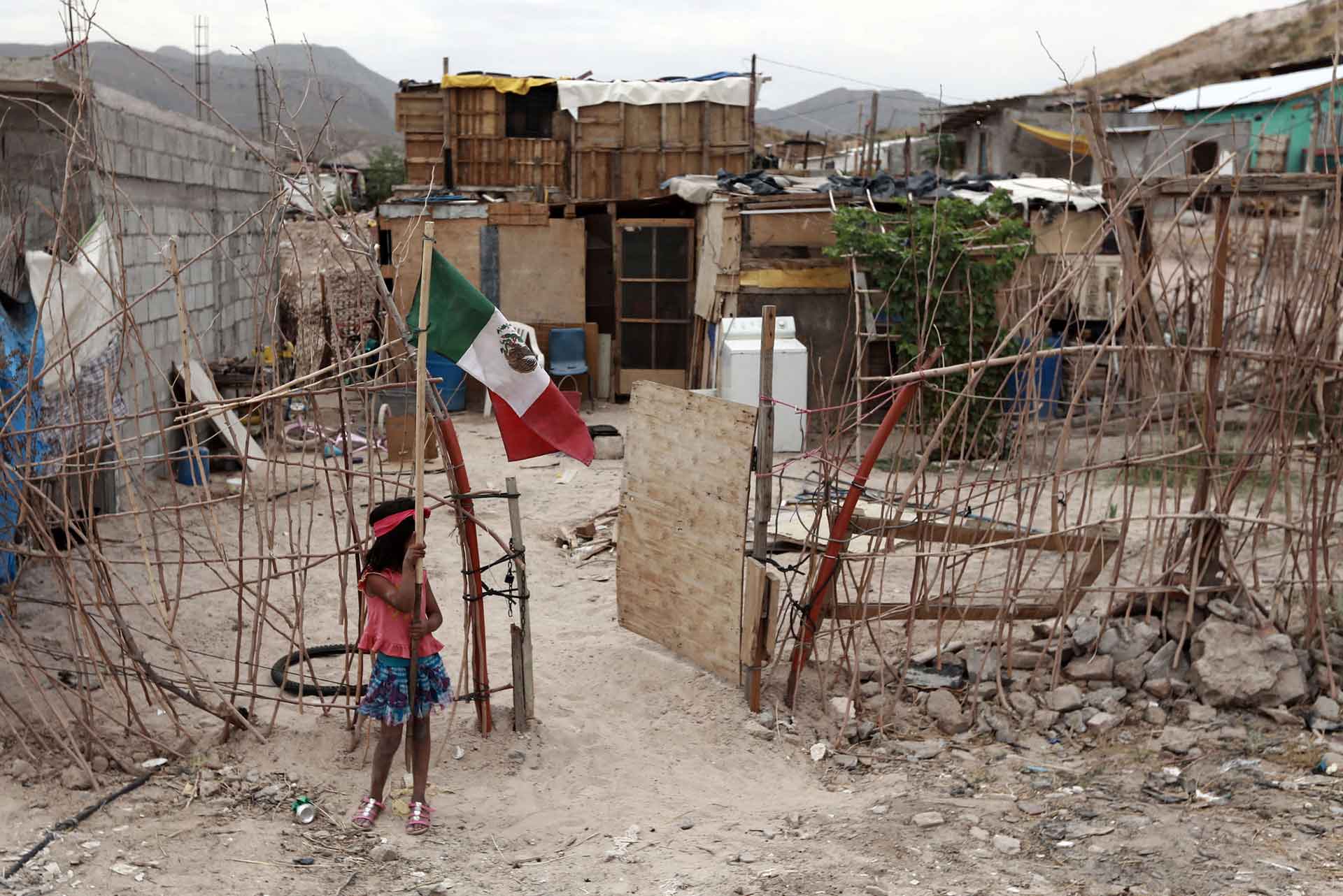 La mitad de los mexicanos que nacen pobres morirá en pobreza, revela informe del CEEY