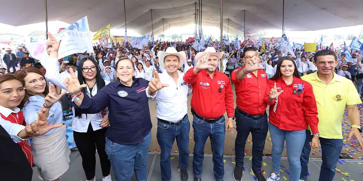 Eduardo Rivera cierra campaña regional en Libres y Atempan