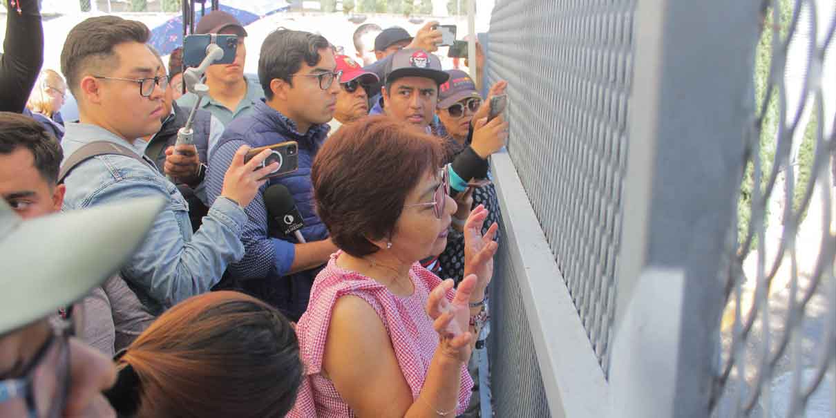 Lilia Cedillo llamó al diálogo a universitario en recorrido por CU