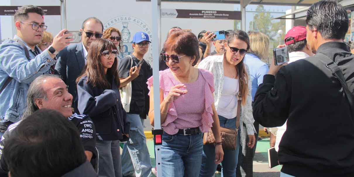 Lilia Cedillo llamó al diálogo a universitario en recorrido por CU