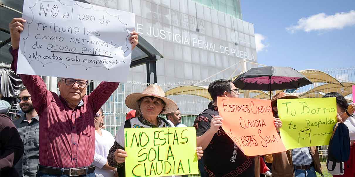 Claudia Rivera llevó porra al Centro de Justicia Penal; enfrenta acusación por violencia política