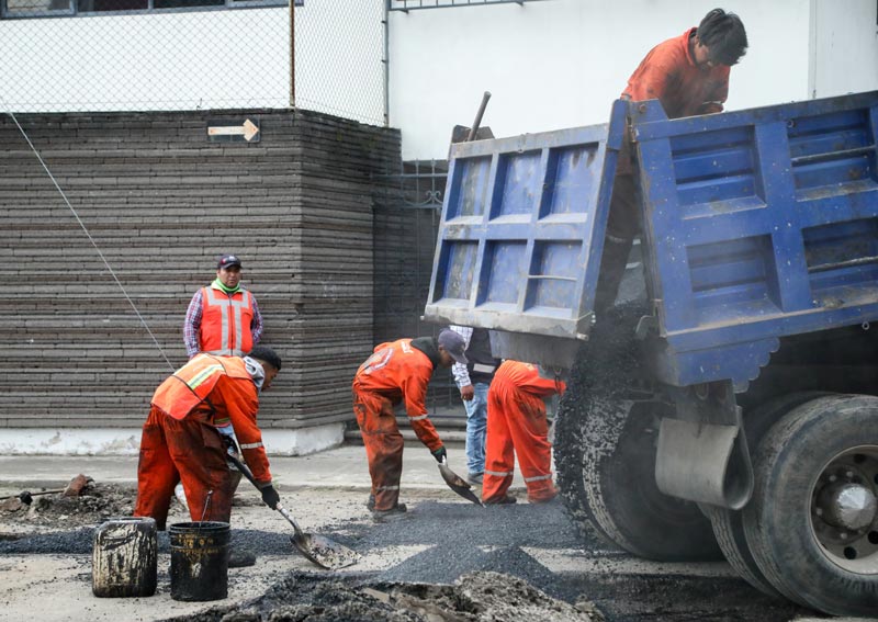 Más inversión y maquinaria para mejorar carreteras, anunció Armenta