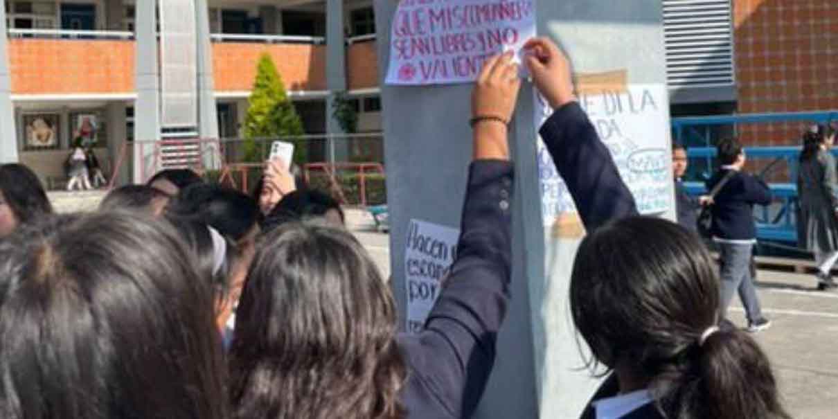 Protesta en el Colegio Benavente por presunto acoso de un docente: exigen su despido