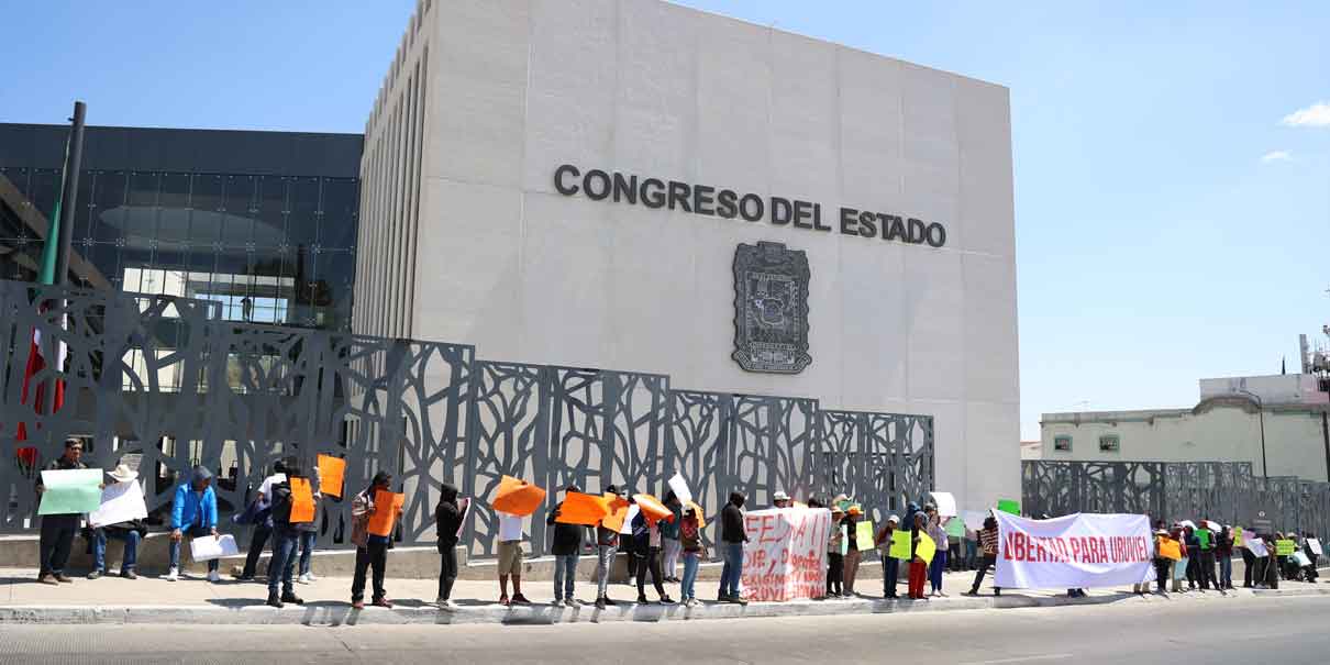 Manifestación y bloqueo del Congreso de Puebla evidenció “fallas” del recinto