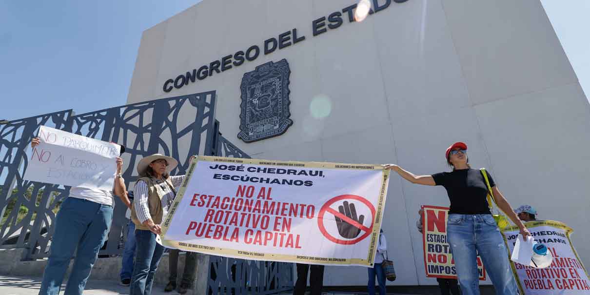 Piden libertad de alcaldes detenidos y rechazan tarifa de parquímetros en el Congreso de Puebla