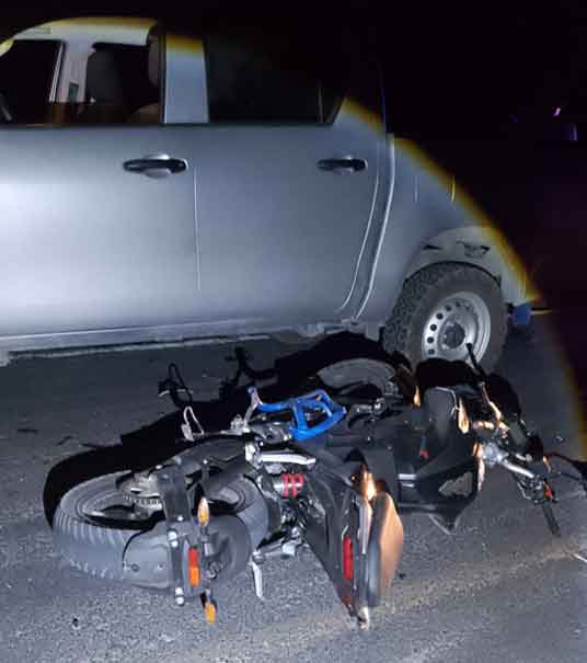 Motociclista invade carril contrario y lo avienta camioneta en Xicotepec