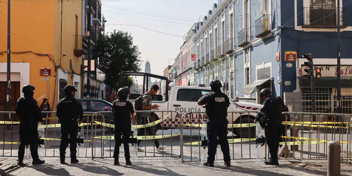 Despliegan operativo contra ambulantes en Centro Histórico de Puebla