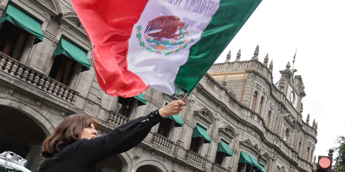 Paralizan trabajadores del Poder Judicial el centro de la capital con Caravana Fúnebre