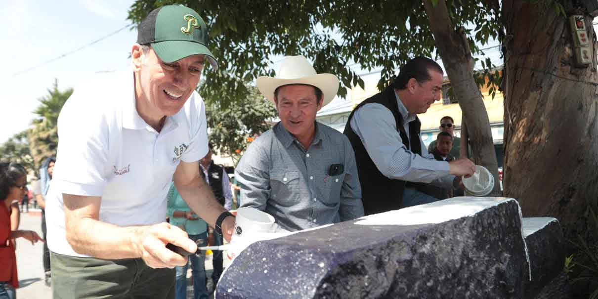 Gobierno de la Ciudad impulsa faena de conservación en el parque principal de San Felipe Hueyotlipan