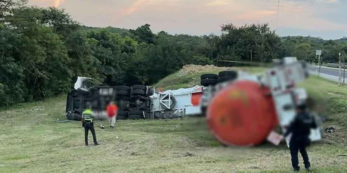 Motociclistas mueren aplastados por una pipa en la México-Tuxpan