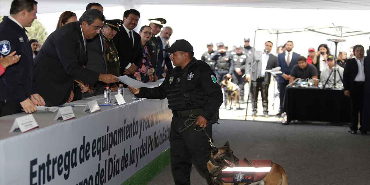 Policías de Puebla recibieron reconocimientos y apoyos del gobierno estatal