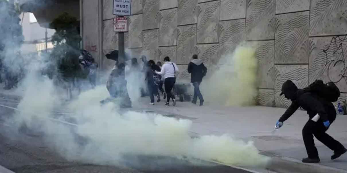 Protestas contra redadas de ICE crecen en EU; Pentágono manda más refuerzo militar