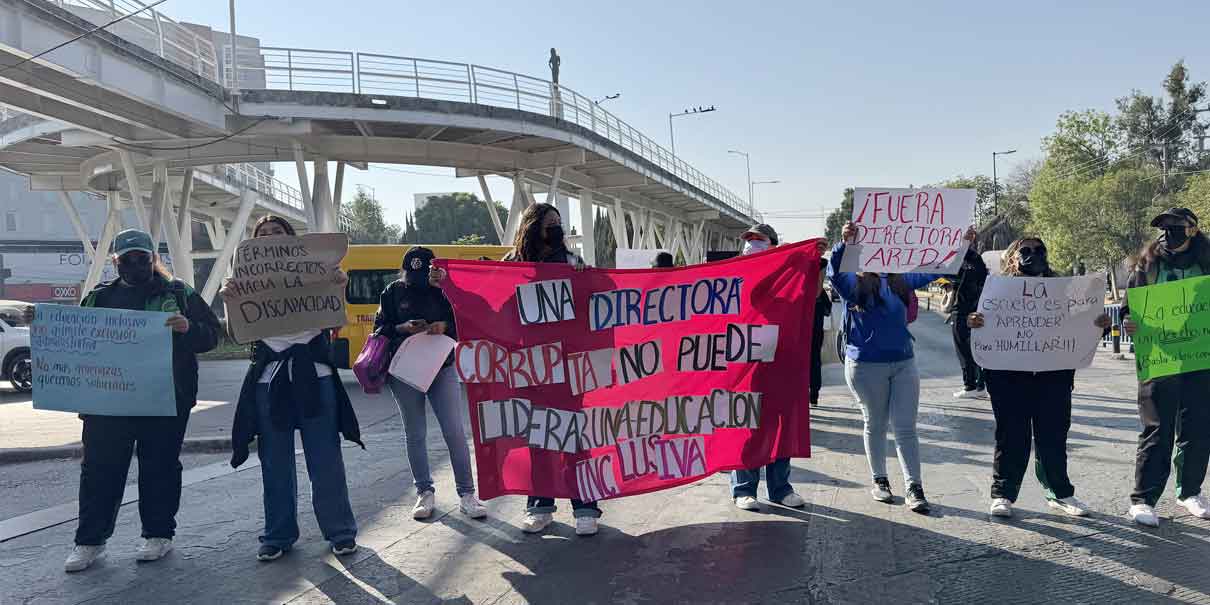 Alumnos denuncian irregularidades en el BINE, piden la renuncia de la directora