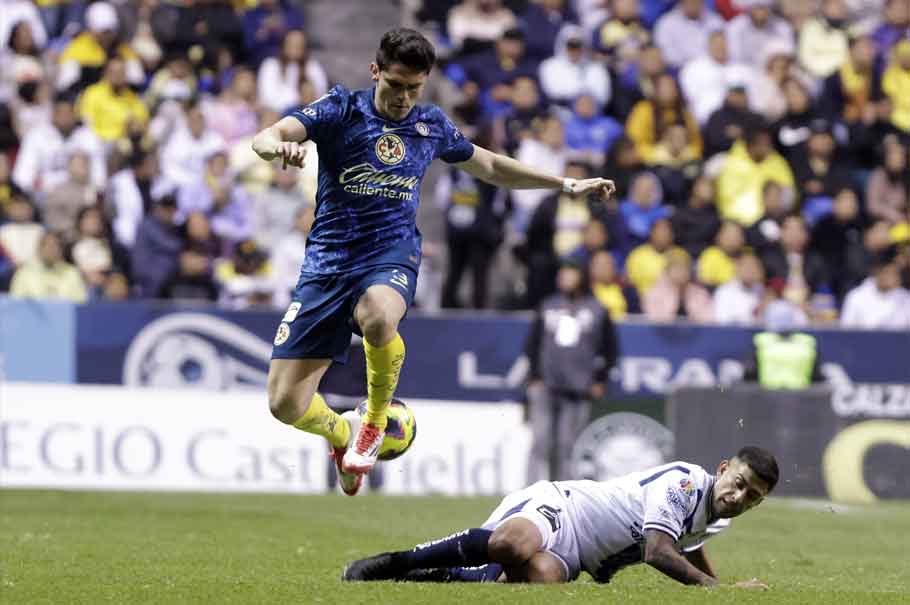 Puebla complica a América en un partido reñido