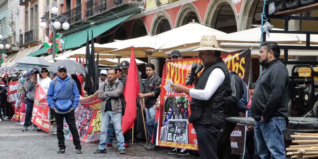 Recuerdan en Puebla con una marcha 10 años de la desaparición de 43 normalistas de Ayotzinapa