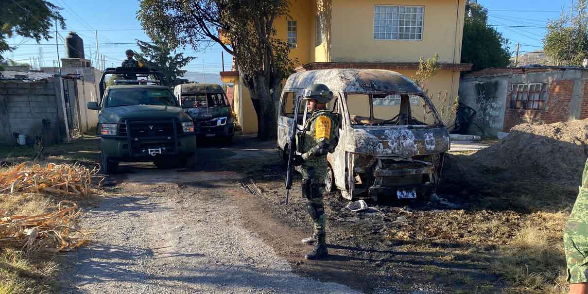 Calcinan cuatro unidades de la ruta Malacatepec por riña entre concesionarios y choferes